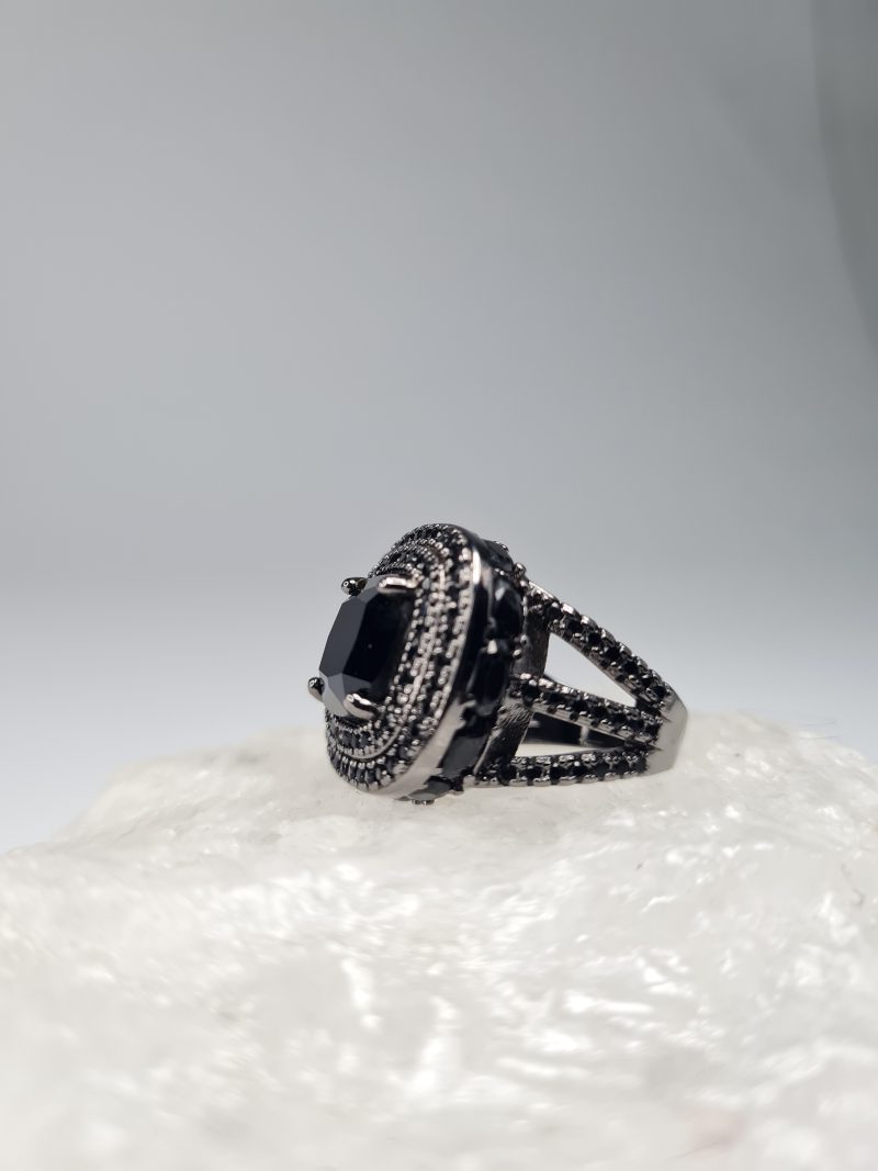 Obsidian Throne - Image 3