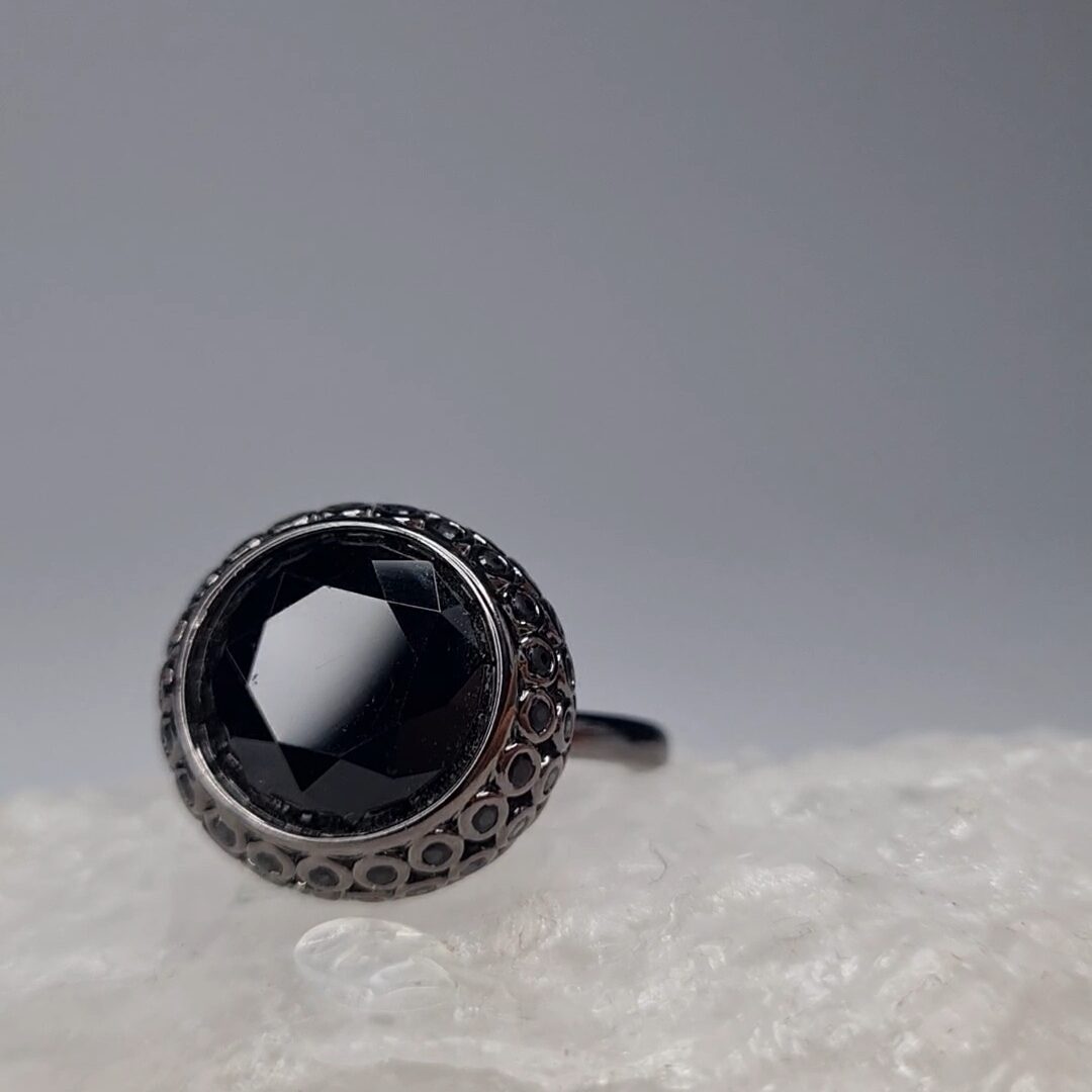 Noir Crown Ring