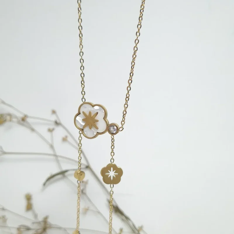 Pearl White Pendant Necklace